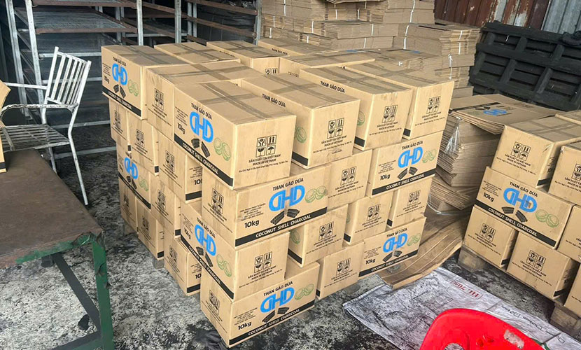 Vietnam's coconut shell charcoal boxes