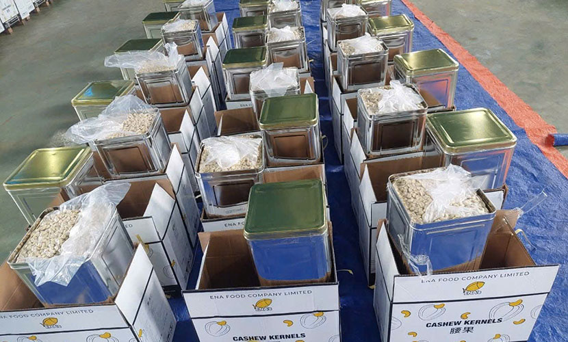 Vietnamese cashew packing