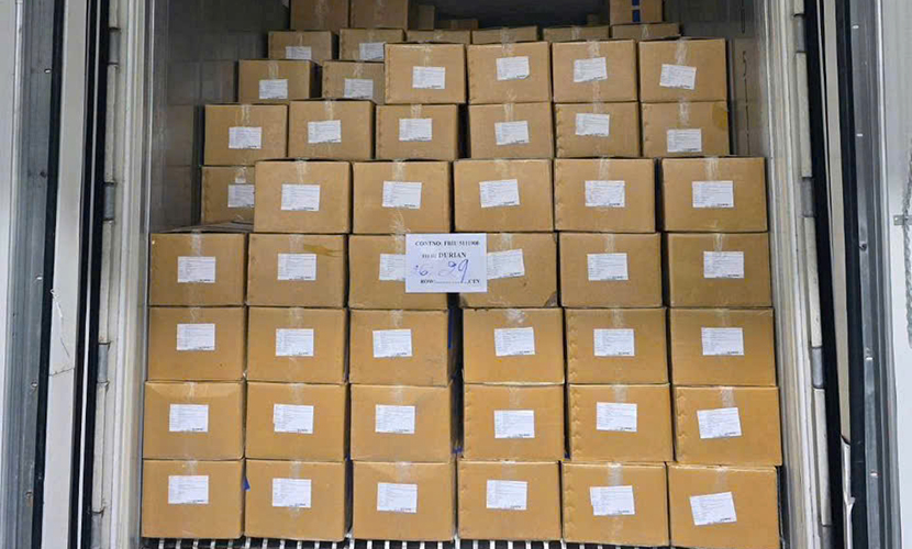 Loading Vietnamese durian