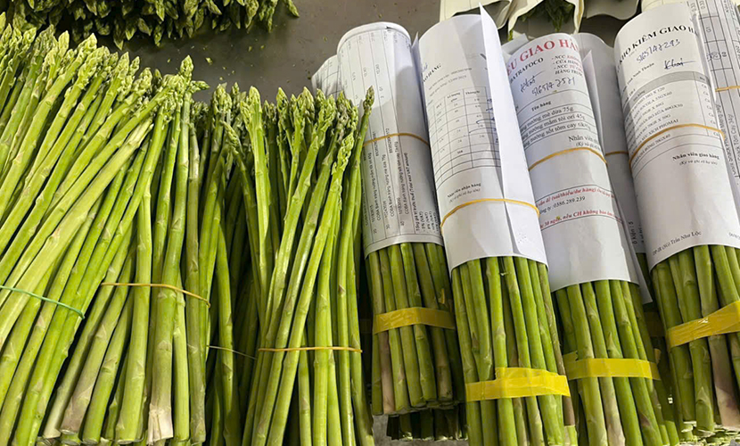 Vietnamese asparagus bundles