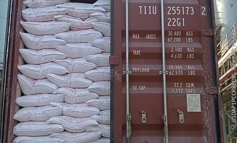 Vietnamese rice loading