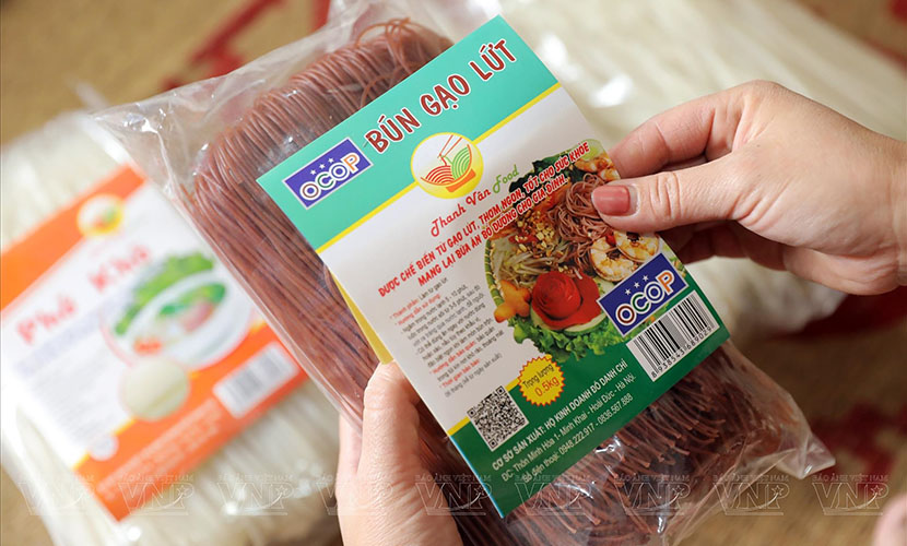 Dried brown-rice pho noodles