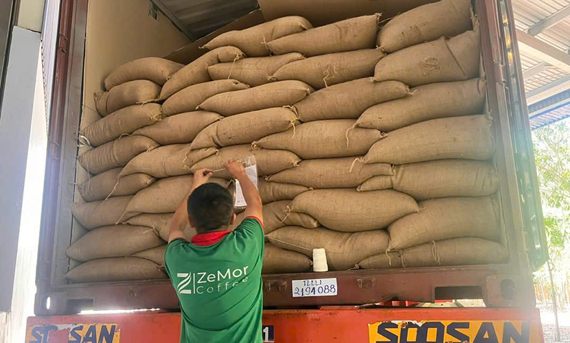 Loading Vietnamese coffee for export