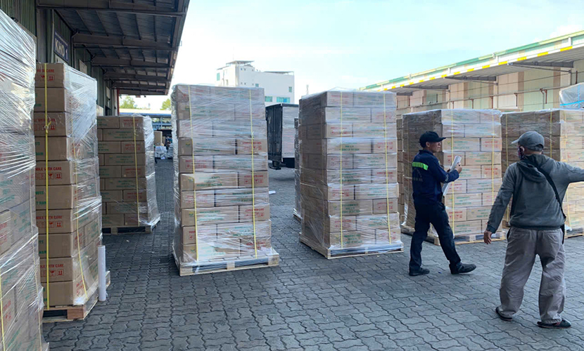 Loading Vietnam-origin macadamia